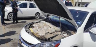 Abandonan auto repleto de marihuana