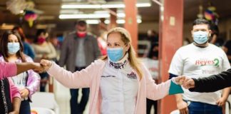 Desde casa envía Adriana Fuentes una felicitación a todos los trabajadores juarenses