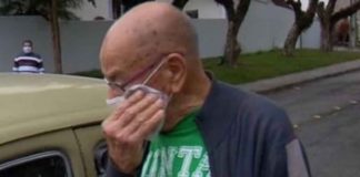 Maestro vende su carro por falta de dinero; exalumnos le dan sorpresa