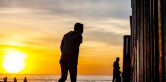 Si tienen visa humanitaria no accederán a residencia: Corte de EU