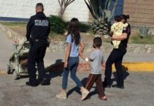 Resguardan a tres niños abandonados en vía pública