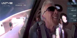 Con éxito, vuelan turistas espaciales