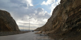 Detecta Seguridad Vial peligro de deslave en el Camino Real; se realizará cierre