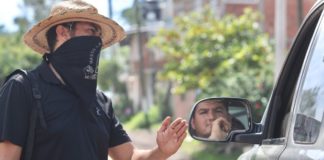 “No queremos llegar a tomar las armas”, dicen habitantes de Aguililla a AMLO