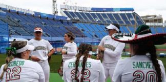 Equipo mexicano de softbol tira uniformes a la basura, reportan boxeadoras
