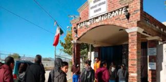 Llegan a pedir asilo, tras huir de violencia en Michoacán y Guerrero