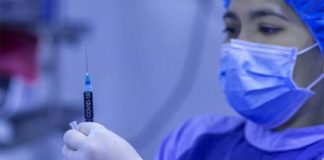 Hallan ‘partícula metálica’ en vacuna contaminada de Moderna