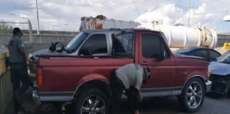 Localizan camioneta con mota a metros de la Aduana