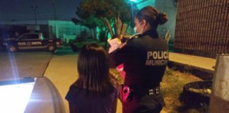 Resguardan a dos niños que fueron abandonados en casa de un vecino