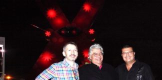 Acude Sebastián a supervisar iluminación y pintura de la ‘X’