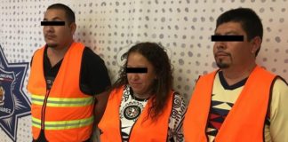 Se arroja de auto en movimiento y creyeron que la secuestraron