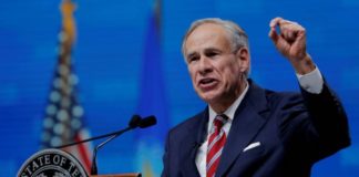 Gobernador de Texas prohíbe que vacunas anticovid sean obligatorias