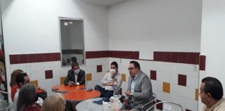 Presentan programas de apoyo a representantes de centros comerciales