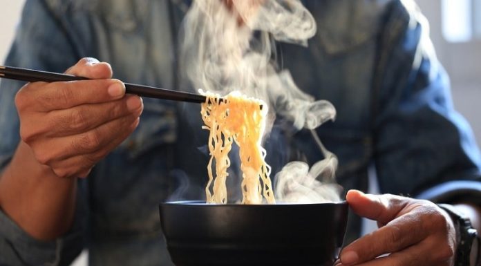 ¿Causan cáncer? ¿Son de plástico? Esto es lo que pasa con las ‘Maruchan’