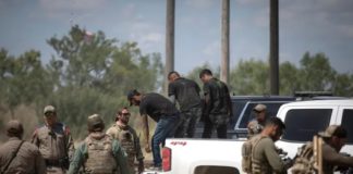 Texas comenzará a liberar a migrantes detenidos en violación de la ley estatal