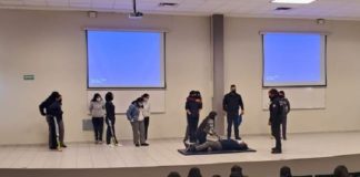 Enseñan policías a estudiantes a defenderse de ataque sexual