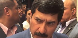 DESENTUERTOS: ENTRE MÁS HABLA MÁS SE HUNDE