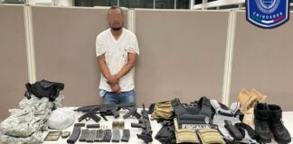 Capturan a sujeto super armado, traía chaleco de Fiscalía