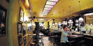 Reducen aforos al 30 por ciento en bares y restaurantes por contagios