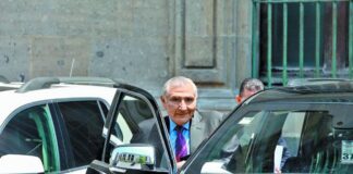 AMLO destapa a Adán Augusto en consulta rápida