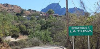 Interrogan criminales a periodistas en gira de AMLO