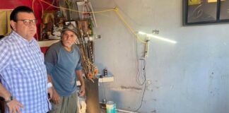 Narcotúnel crea socavón en sala; se traga a un hombre