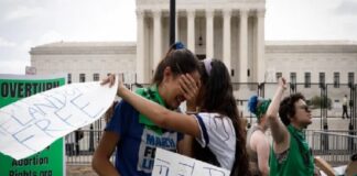 Corte Suprema de EU revoca derecho al aborto