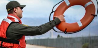 Sacan dos presuntos migrantes ahogados del río Bravo