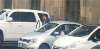 DESENTUERTOS: CORRE CORRAL A BRAZOS DE AMLO