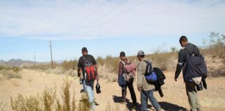 Interceptan tres delincuentes diarios entre migrantes que cruzan por El Paso