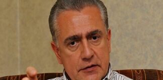 DESENTUERTOS: SIGUE SERRANO CON GUSANITO DE LA POLÍTICA