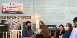 Funcionarios y personal de Embajada de EU visitan albergue para migrantes municipal