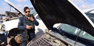 Despliegan operativo en yonques en busca de autos robados