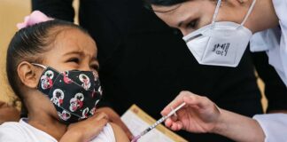 Vacunan hoy a niños de 7 y 8 años