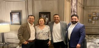 DESENTERTOS: LES DA ADRIANA CÁTEDRA DE POLÍTICA