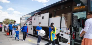 El Paso envía segundo autobús de migrantes a la ciudad de Nueva York