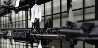 Escuelas en Carolina del Norte almacenarán rifles ante potenciales tiroteos