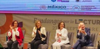Se presentan Ken Salazar y esposa de AMLO ante juarenses