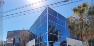 Desalojan edificios en Juárez por sismos