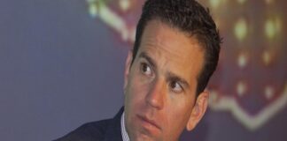 DESENTUERTOS: TRAE EL CCE A ENEMIGO DE AMLO