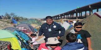 Llevan estatales alimentos a migrantes venezolanos