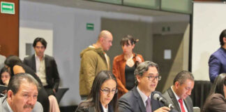 Pese a protestas, avalan Presupuesto; diputados sesionaron en una sede alterna