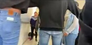 VIDEO: ‘No te vuelvas a meter con mi hija’, mujer golpea a maestra en el Cobach