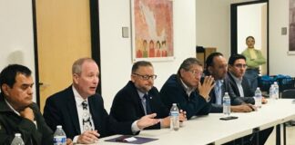 Participan Cónsul y alcalde en mesa informativa con migrantes venezolanos