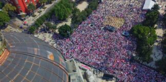 Organizadores reportan más de 200 mil asistentes a la marcha en defensa del INE en la CDMX; Batres cuenta 12 mil