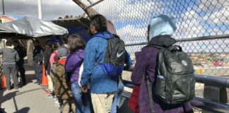 EU divulga datos privados de 6,000 migrantes en custodia; afirman que fue un error