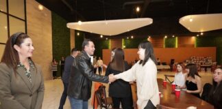 Acude alcalde a convivio navideño con servidores públicos