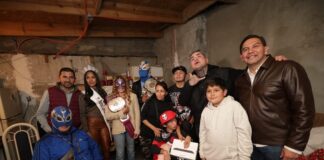 Visitan Alcalde y Pagano a aficionado de la lucha libre