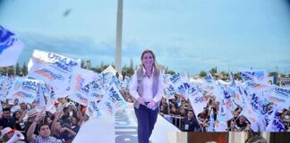 DESENTUERTOS: LE DA MARU CACHETADA CON GUANTE BLANCO A LA LEPA