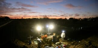 Proliferan fosas de migrantes en el ‘corredor de la muerte’ en Texas